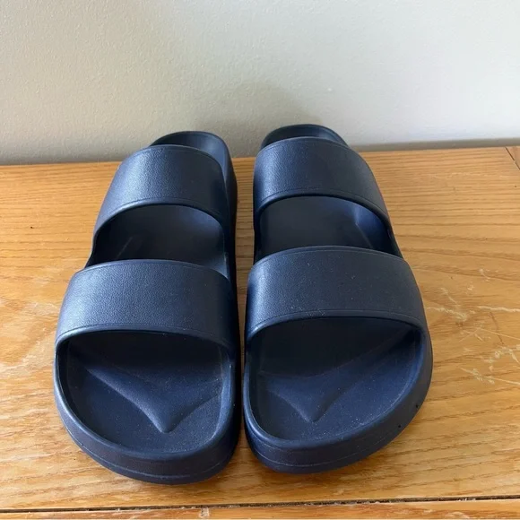{Old Navy} NWOT Men’s Rubber Slip-On Sandals - Picture 2 of 5